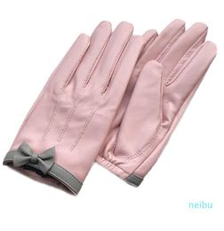 Women039s short design sheepskin gloves genuine leather gloves Bow design pink motorcycle glove4094479