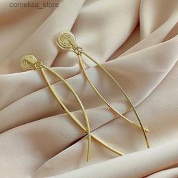 Ear Cuff Ear Cuff Minimalist Earless Mosquito Incense Gold Ultra Thin Long Tassel Clip on Earrings Suitable for Womens Painless Jewellery Gifts Y240326