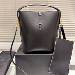Designer leather bucket bag with quilted adjustable shoulder strap handbag retro large capacity women's shopping bag elegant and advanced SZY03261