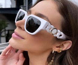 Designer Sunglasses Brand Glasses Outdoor Shades PC Farme Fashion Classic Ladies luxury Sunglass Mirrors for Women Random Box3548162