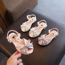 Summer Style Childrens Sandals Kids Fashion Rhinestone Pearl Princess Shoes Little Girls Causal Soft Sole Dance Wedding Sandals 240312