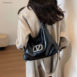 Designer Bag Simple and Large Capacity Bag for Womens New Fashion Tote Small Commuter One Shoulder Underarm