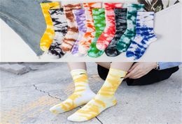 Mens Tie dye Long Tube Socks Fashion Trend Sports Stretch Business Stocking Designer Winter Male Casual Wave Mid Length England So6670377