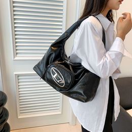 Fashion Bag Designers Are Selling Unisex Bags From Popular Brands at 50% Discount Colour Underarm for Womens New High-end and Versatile Handbag Shoulder Commuting