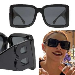 Projektanci okulary przeciwsłoneczne 4312 Kwadratowa rama talerzy Big Double B Letter Legs Simple Mężczyzny Styl mody dobrej sprzedaży Uv400 Szklanki