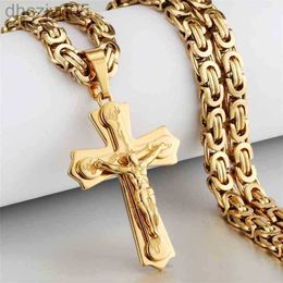 Religious Jesus Cross Necklace for Men Gold Stainless Steel Crucifix Pendant with Chain s Male Jewellery Gift 210721 VA87