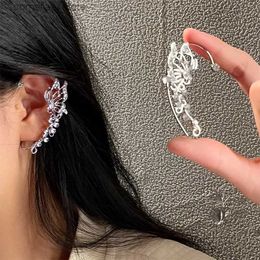 Ear Cuff Ear Cuff Korean Elf Butterfly Earrings with False Perforated Cuff Clip Earrings for Womens Fashion Sparkling Zircon Crystal Wedding Jewelry Gifts Y240326