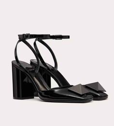 New Luxury Italy Brand Sandali da donna Scarpe in vernice Maxi Stud cinturino alla caviglia Pump Party Wedding Tacchi alti Lady Walking Scarpe da donna con tacco grosso nero con scatola