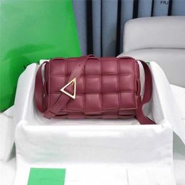 Bottegvenets Cassettes Bags Crossbody Bags Luxury Padded Intrecciato Leather Purple Cinnabar Crossbody Bag 7a Quality Have Logo