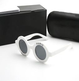 Designer Round Sunglasses Fashion Glasses Circular Design for Man Woman Full Frame Black White Colour Optional Highquality2002113