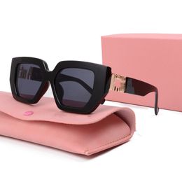 MU 선글라스 디자이너 여성 선글라스 타원형 프레임 안경 UV 뜨거운 판매 속성 제곱 선글라스 금속 다리 MU 문자 설계 빠른 배송