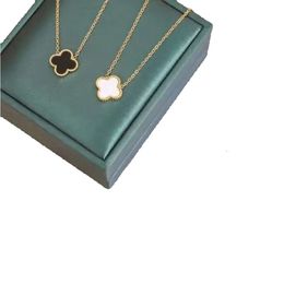 2024 Gold Plated Necklaces Designer Flowers Four-leaf Clover Fashional Pendant Necklace Wedding Party Jewelry
