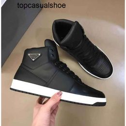 Pradoity Casual Pada Prax Sports praddas Runner Shoes Downtown High Top Sneakers Shoes Men Rubber Sole Fabric Patent Leather Mens Wholesale Discount Trainer