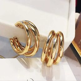 Hoop Huggie Womens Ring Earrings Multi layered Circular Ring Earrings 2023 Retro Geometric Pattern Earrings Jewelry Accessories Gift 240326