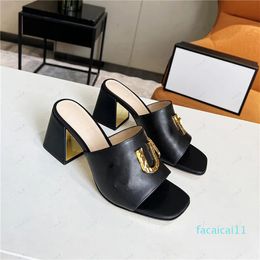 2024 sommer klobige ferse Sandalen Hausschuhe Dicken Boden Offene spitze metall schnalle Leder Frauen Einfarbig Plattform Sandalen Damen Hohe ferse Outdoor