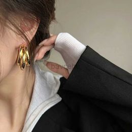 Hoop Huggie 2023 Fashion Korean Metal Elegant Ring Earrings Womens New Retro Geometric Pattern Earrings Jewellery Blinkos Gift 240326