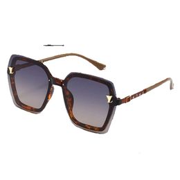 Designer für Damen und Herren, Modemodell, spezieller UV-400-Schutz, Buchstabe, großes Bein, Doppelbalkenrahmen, Outdoor-Marken, Design, Legierung, Diamant-Sonnenbrille 586