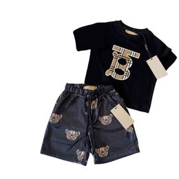 Brand Kids Designer T-shirt Shorts Set Boys Boys New Styles Stampa con stampa corta Shorts a due pezzi di abbigliamento per bambini di alta qualità taglia 100c 361