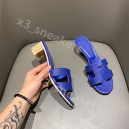 2024 Designer Chypre Slippers Women Leather Sandals Men Ladies Flip Flops Summer Beach Flat Slippers S sexy high heels with Box 35-42 Fashion X36