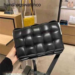 Bottegvenetas Cassettes Bags Crossbody Bag Handbags the Way on Baodiejia Woven Pillow Bag Jodie Single Shoulder Oblique Span Postman Female 4nm0 Have Logo