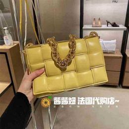 Bottegvenetas Cassettes Bags Crossbody Bags Womens Woven Thick Chain Bread Pillow One Shoulder Messenger with