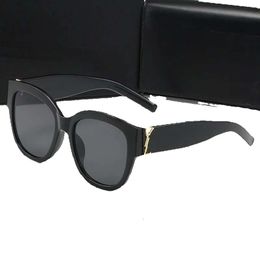 Mens Designer Women Classic Eyeglasses Goggle Outdoor Beach Sun Glasögon Valfri Triangulär signatur 6 Färger Solglasögon för män