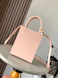 The new sheet music bag has square and square fluent lines, which are high-end and exquisite, sharp and fashionable, making it more youthful and cute