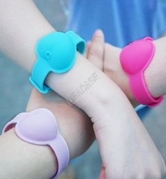 Heart Shaped Silicone Wrist Bracelet for 10ml Hand Sanitizer Wristband Dispensing Designers Portable Wearable Sanitizer Strap Bang9359643