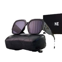 メガネのデザイナーポピュラーレターサングラス女性眼鏡ファッションメタルサングラスとボックス6カラー