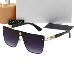 مصمم نظارة شمسية للرجال مربع رجعية للنساء من أشعة الشمس الرجال UV400 Goggle عالية الجودة ارتداء مريحة السفر على الشاطئ