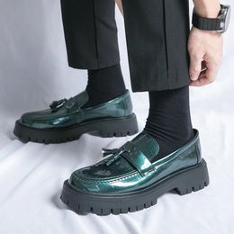 Casual Shoes Men's Luxury Fashion Patent Leather Slip On Tassels Shoe Party Nightclub Dress Black Green Platform Loafers Mans Footwear