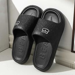 Pantofole Pantofole Cloud Uomo Sandali con suola spuntata Donna Estate Beac Slides Coppia antiscivolo ome Slipper cartoon Soft Soes Infradito maschili H240326TDW5