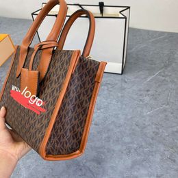 the Store Exports Designer Shoulder Bags 2024 New Same Style Walking Show Old Flower Single Shoulder Diagonal Straddle Handbag Tote Bag