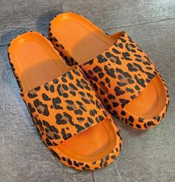 Slippers Women Summer Outdoor Leopard Pattern Latex Soft Womens Beac Bath Non-Slip High Bottom Home Slides Chaussure Femme H240409 ZI1S