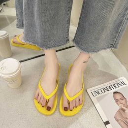 Slippers Slippers Couple Beac Sandals Summer Flip Womens Cute Candy Colour Indoor Flat Soes Mens Beach Non slip Soft Sole H240326ZIKL