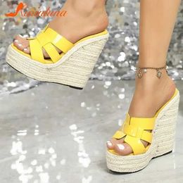 Slippers Slippers Sexy Club Queen Lady Sandals Plus Size 2023 Summer Wedge ig eeled Slipper Straw Boom Simply Causal Plaorm Soes H24032657UC