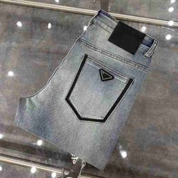 Jeans da uomo Designer moda uomo stampato etichetta triangolare lettere jeans lavaggio vintage Pantaloni casual larghi elasticizzati dritti resistenti all'usura toppa della fila superiore ZE2S