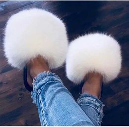 Slippers Slippers Newly Arrived Girl Luxury Fluffy Fur Slide for Womens Indoor Warmth Flip Cover Women Amazing Wholesale Heat H240326MSUW