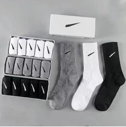 Tasarımcı Erkekler SOCKS Motion Pamuk All-Match Sold Renk Klasik Hook Ayak Bileği Nefes Alabilir Basketbol Futbol Spor Çorap