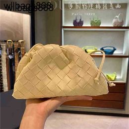 Bottegvenetas Pouch Designer Handbags Mini Woven Cloud Bag Genuine Purchase of Mini Single Shoulder Diagonal Bag 7v3s