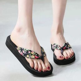 Slippers Slippers Summer Women Flip Flops Fasion Slope Tick Sand Beac Candy Color Wedges Plaorm Indoor Outdoor Comfortable H240326ZJHC