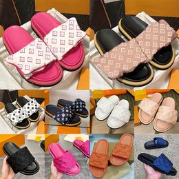 2024 Pool Pillow Comfort Flat Sandals Designer Slippers Smooth Calfskin Slipper Women Rubber Slides Hook Loop Mules Slipper