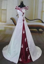 White and Red Vintage Wedding Dresses 2021 Off Shoulder Applique Satin Aline Bridal Ball Gown vestido de noiva8250132