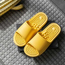 Slippers Slippers 2023 New Womens Foot Massage Indoor Soft Sliding Block Mens Anti slip Bathroom Knitting Care Shoes Couple Fashion H240326H71P