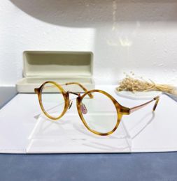 Optical Eyeglasses For Men Women Retro 9073 Style AntiBlue Square Titanium Frame Glasses Light Lens With Box4050138