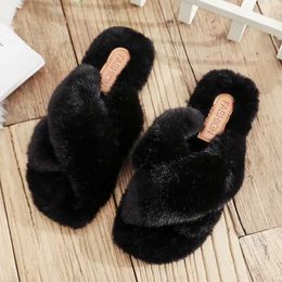 Slippers Slippers Womens fashion warm fluffy slider comfortable faux fur cross indoor floor soft womens celebrity flip cover H240326XIMW