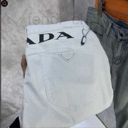 Jeans da uomo Designer Brand 2024 Primavera / estate Nuova moda europea alla moda Micro elastico Casual Slim Fit Pantaloni in denim di puro cotone bianco 7NBR