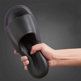 Slippers Slippers New Cloud Soft EVA Couple ome Outdoor Slipper Summer Beac Unisex Bedroom Soes Ladies Flip Flops Tick Boom Sandal H240326OLKQ