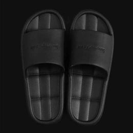 Slippers Slippers Sandalias Girl ome Sandals Summer Man Women Flip Flops Fasion Korean Beac ManS Pillow Slides Sports Bier Gourd H240326VIV7