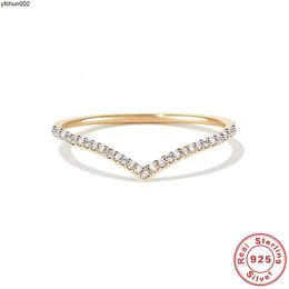 Fashionable and Personalised V-shaped Mosang Stone Diamond Ring S925 Sterling Silver Instagram Trendy Food Finger for Women 60hm